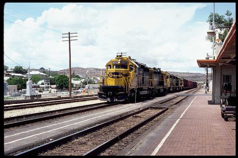SF Freight at Kingman Depot - Orders on the Fly