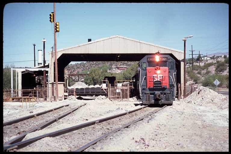 SP 6300 on Ore Train at Dumper