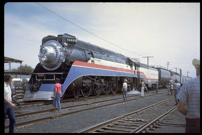 SP engine #4449 painted as American Freedom Train.