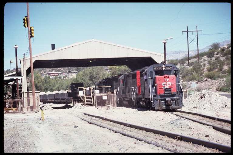 SP 6300 on Ore Train at Dumper