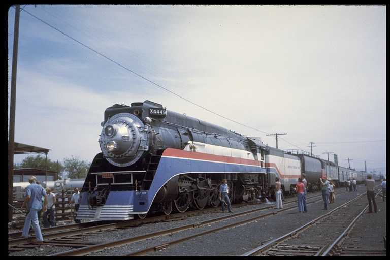 SP engine #4449 painted as American Freedom Train.